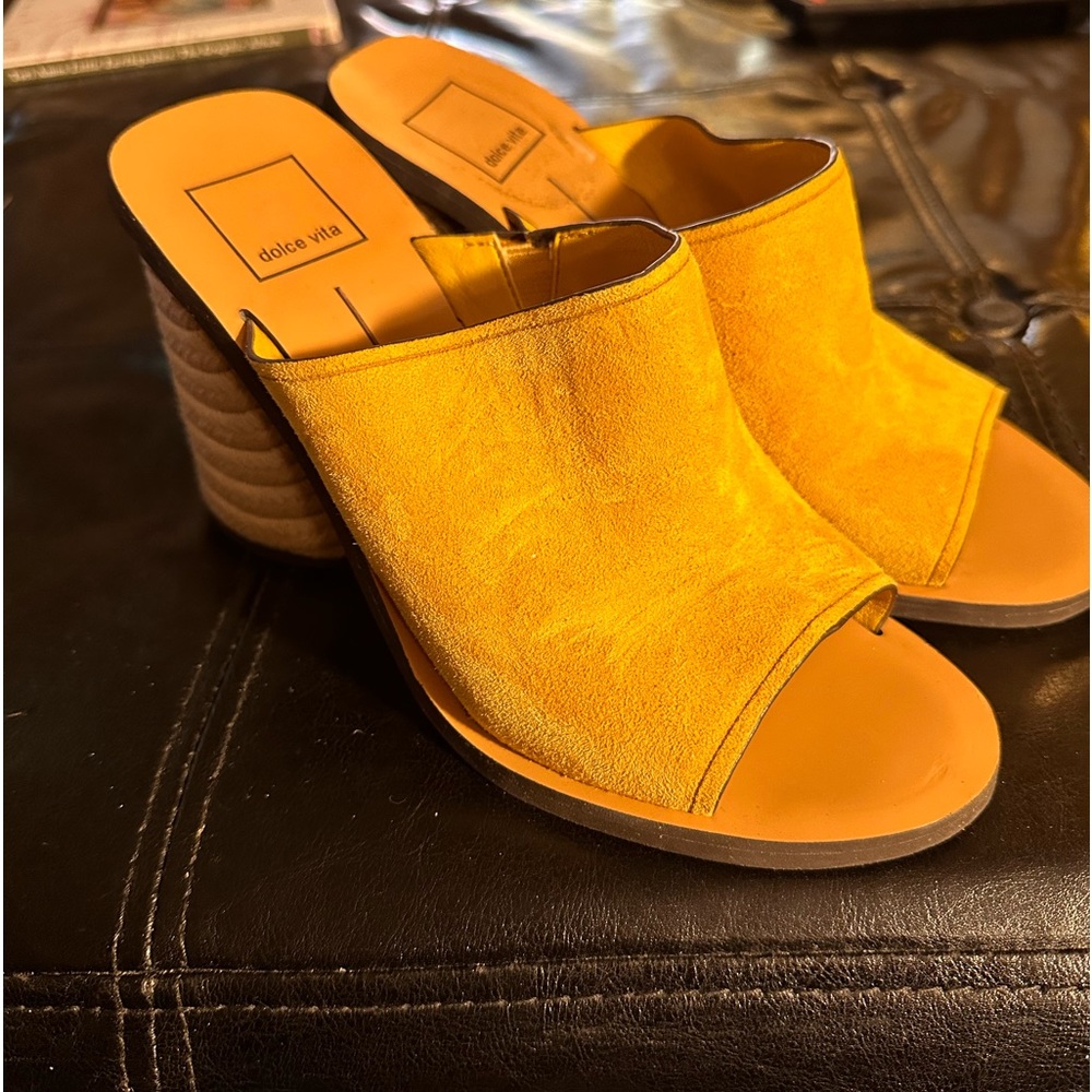 Dolce Vida, ALBA, Honey Suede  size 7 1/2 shoes